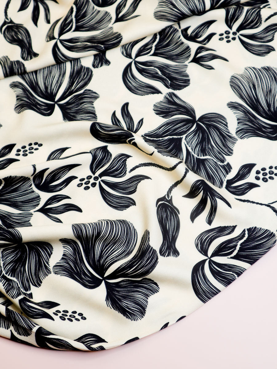 Lola Black - Viscose twill