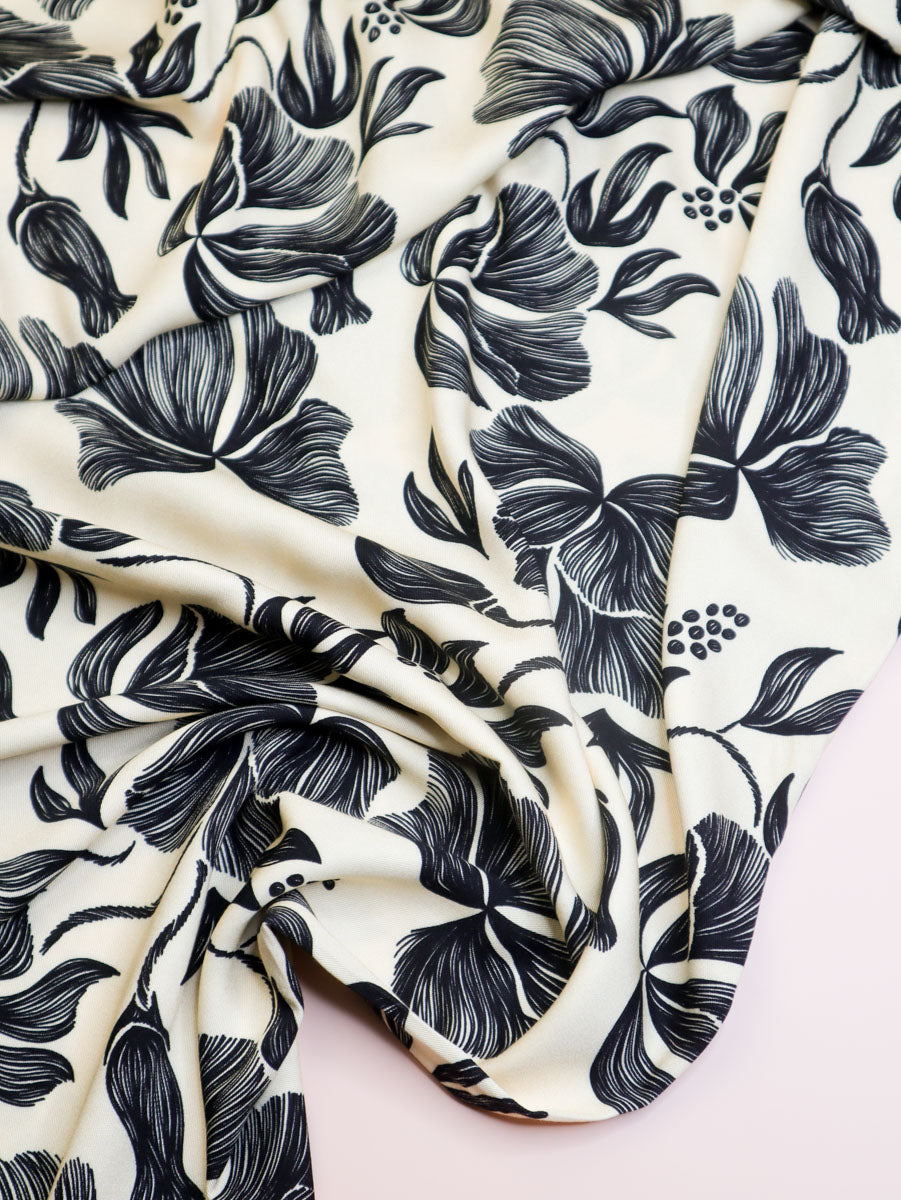 Lola Black - Viscose twill